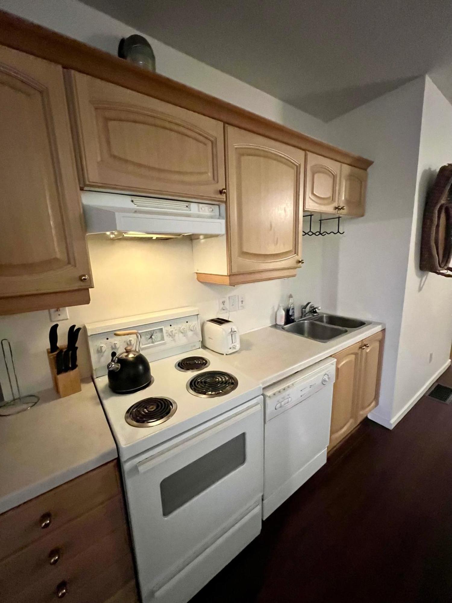Charming Heritage Home With Mountain And City Views Vancouver Bagian luar foto